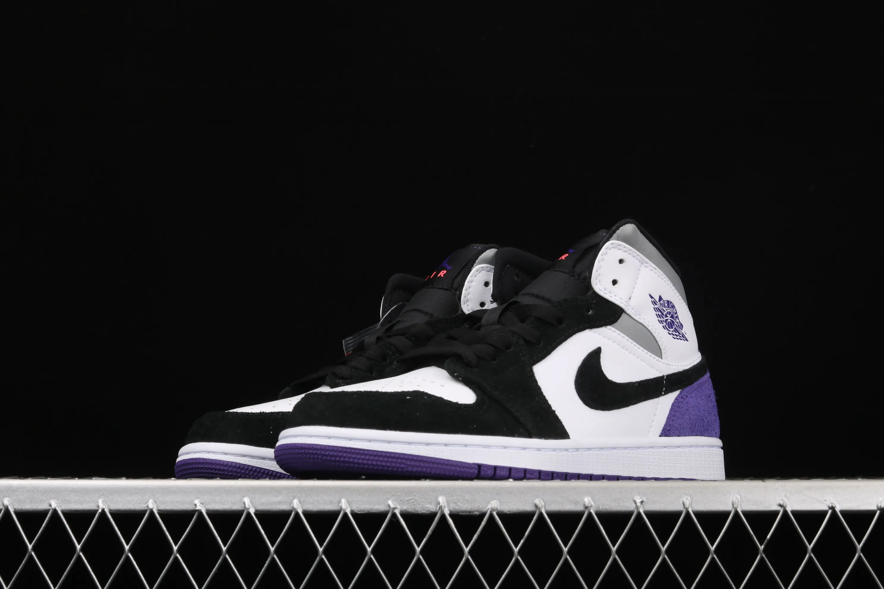 All categories Air Jordan Jordan series basketball shoes Air Jordan 1 Mid Air Jordan 1 Mid AJ1 Joe 1 China Grizzly Panda 852542-105